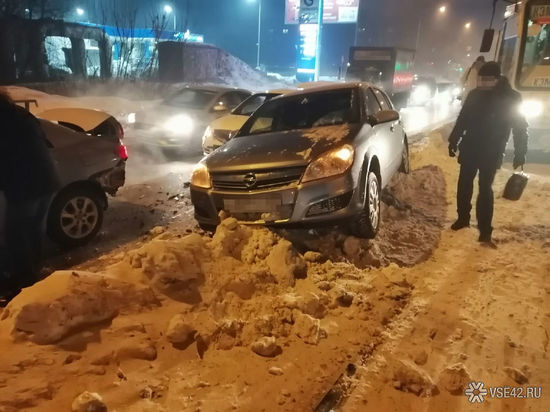 Трамваи в Кемерове встали из-за тройного ДТП