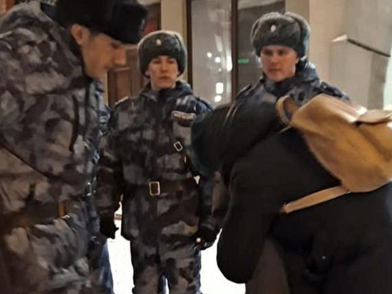 В центре Казани бойцы Росгвардии помогли матери найти пропавшего сына