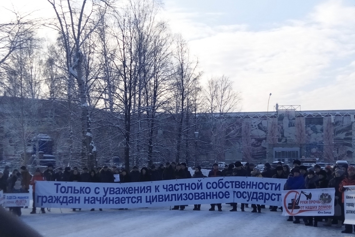 Толпа цыган прошла по улицам Екатеринбурга на кладбище. Фото, видео - Лента новостей Екатеринбурга