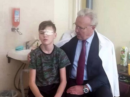 Мальчика, которому выбили глаз в школе, отправят в Москву на реабилитацию