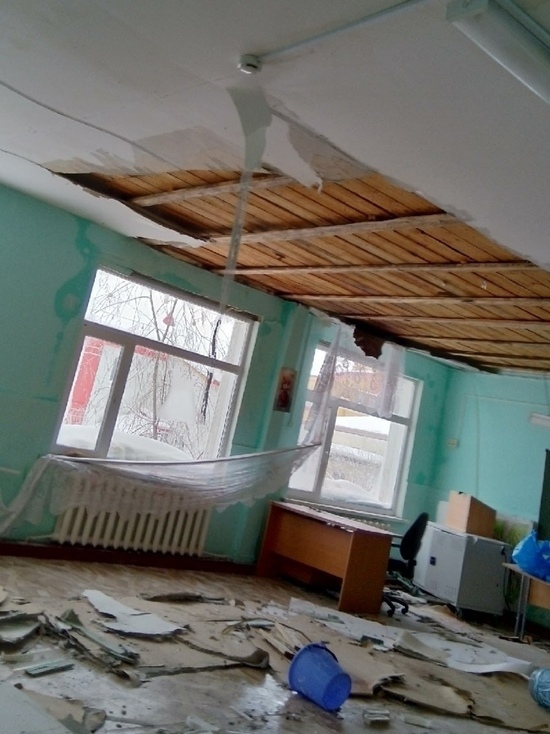 Администрация Салехарда: рухнувший потолок не повлиял на работу школы