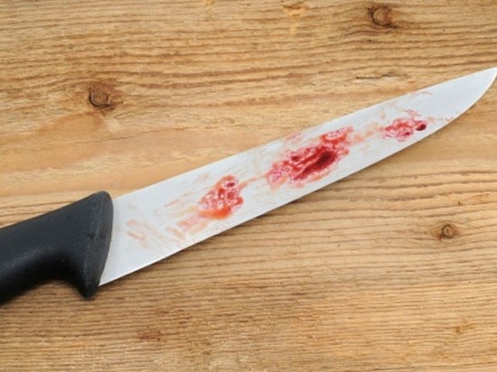 В Ивановской области женщина нанесла мужу-пьянице несколько ударов кухонным ножом и сбежала