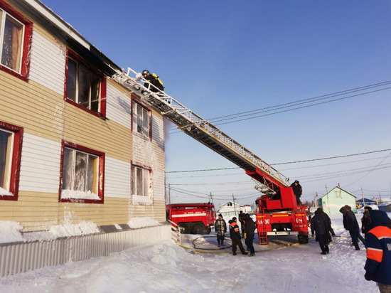 В Красноселькупе произошел пожар в двухэтажном жилом доме