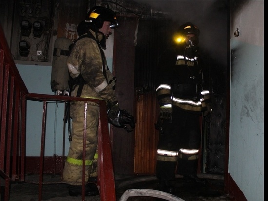Пожар в жилом доме на Колыме: жильцы получили ожоги, есть погибший