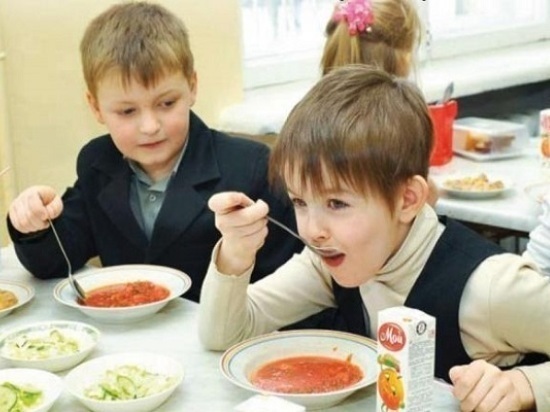 После слухов о тараканах в столовой одной из школ Серпухова усилены проверки