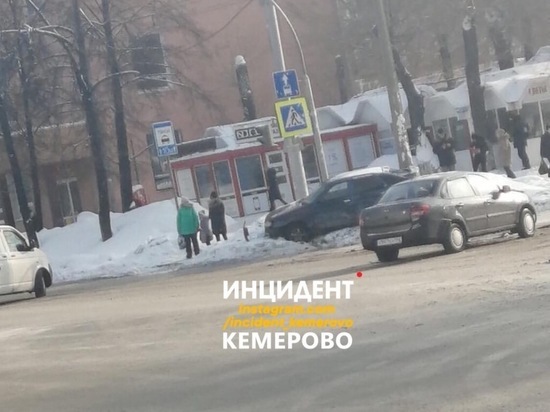 ДТП с пострадавшими произошло в Кемерове на оживлённом пересечении