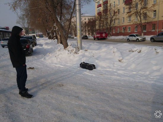 Напугавшим кемеровчан подозрительным предметом оказалась сумка с детскими вещами