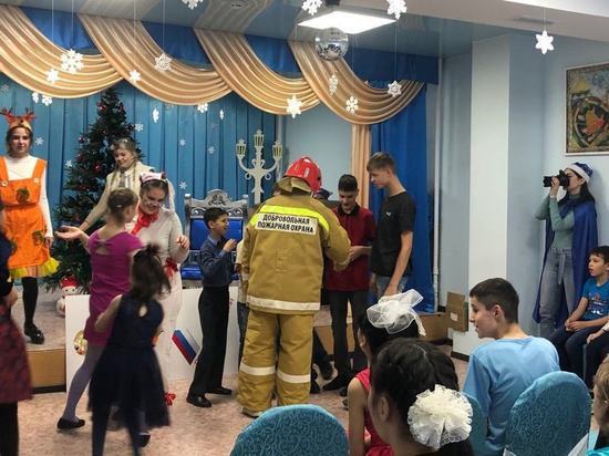 Пожарная сказка: детей из приютов научили пожарной безопасности