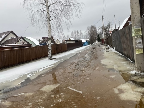 Под Ярославлем Волга продолжает затапливать территории, уровень воды растет