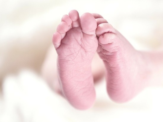 Коронавирус нашли у младенца, рожденного инфицированной китаянкой