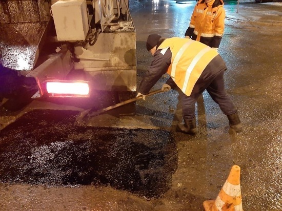 На дороги Йошкар-Олы сегодня ночью уложили почти 8 тонн литого асфальта