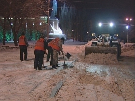 В Волгограде и области – сильный снегопад и плохая видимость