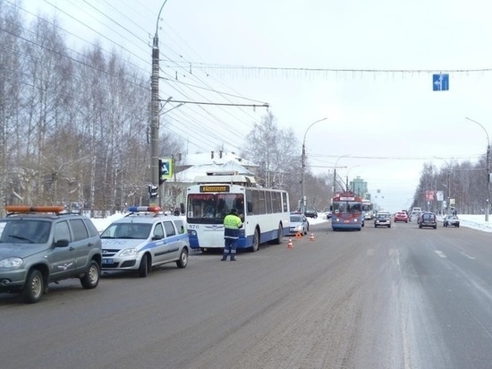 В Кирове троллейбус сбил женщину на пешеходном переходе