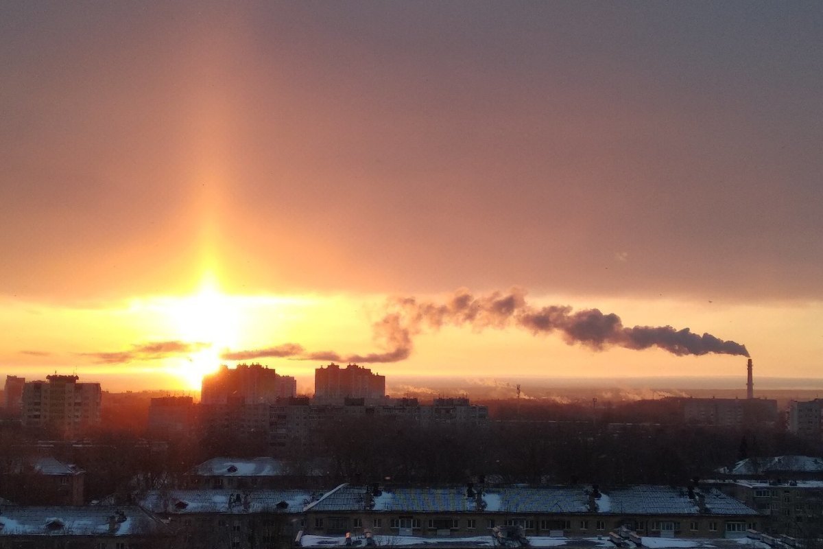 Гром над тверью. Небо над Тверью. Явление на небе Тверь. Гало в Твери. Световые столбы в Твери.