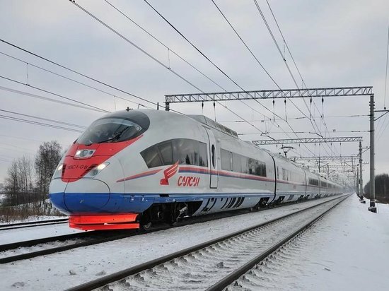 На станции в Тверской области скоростной поезд сбил человека