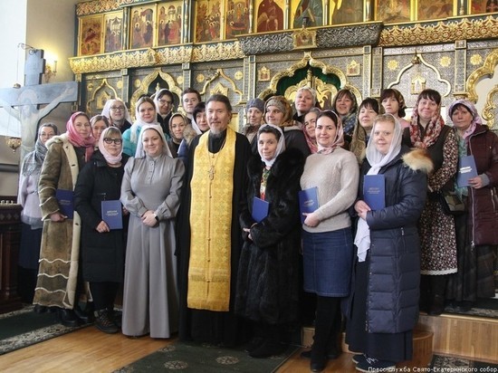 В Свято-Екатерининском соборе Краснодара вручили дипломы выпускницам школы сиделок
