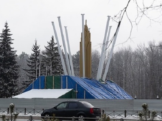 Цветы к обновленному памятнику "Купол" в Пскове возложат 23 февраля