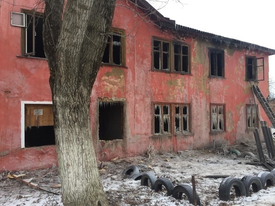 В Киреевске на пожаре в заброшенном бараке погиб мужчина