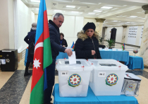 Первые внеочередные парламентские выборы прошли в воскресенье в Азербайджане