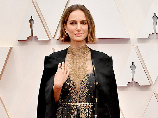 Платье Натали Портман стало самым обсуждаемым нарядом "Оскара 2020"