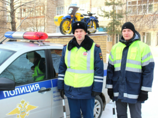 В Кировской области сотрудники ГИБДД спасли замерзавшего водителя