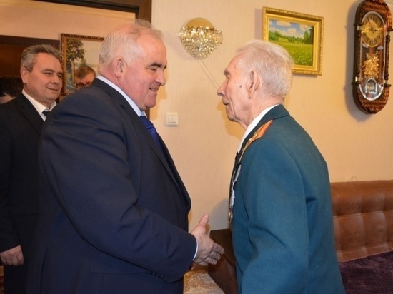 Губернатор поздравил ветерана Петра Румянцева с 95-летием