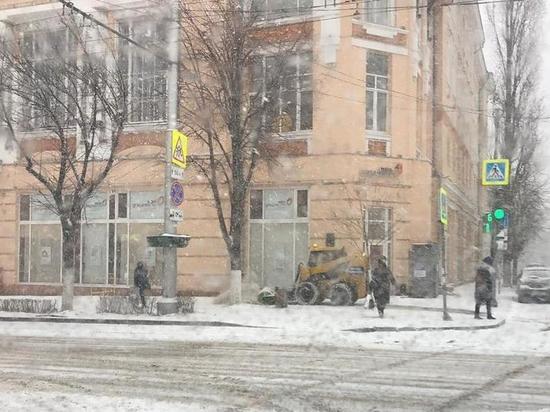  В Ростове-на-Дону введен режим повышенной готовности из-за снегопада
