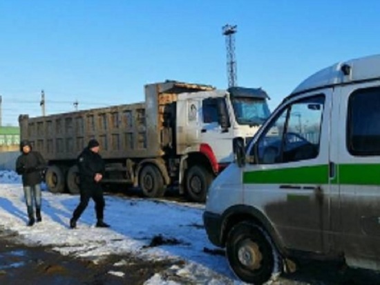 У ярославца арестовали грузовик в обмен на алименты