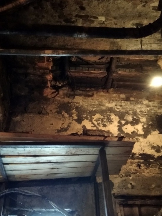 В Руднянском районе ночью обрушилась часть общественной бани