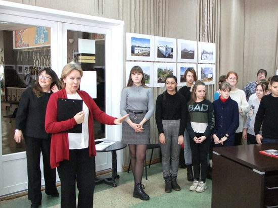 Школьники Тверской области увидели, где делают мебель для европейских офисов