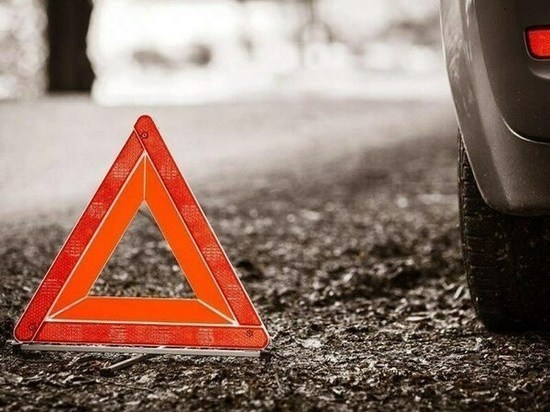 В Ростовской области в столкновении грузовика и ВАЗа пострадал водитель