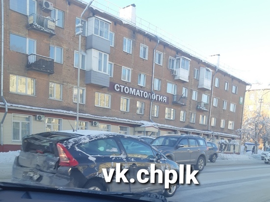 Автобус протаранил легковушку на “зебре” в Ленинске-Кузнецком