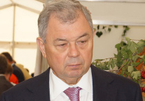 Губернатор Калужской области 67-летний Анатолий Артамонов, руководивший регионом с 2000 года, подал в отставку по собственному желанию - президент принял ее