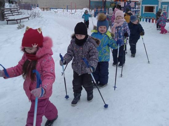 В детском саде Йошкар-Олы начали заниматься скандинавской ходьбой