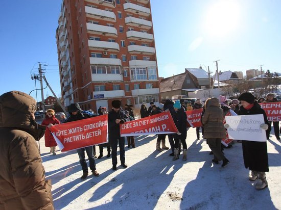 Жители дома на Пискунова провели митинг против сноса