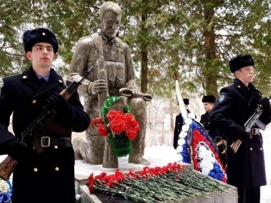 Память воинов-интернационалистов почтили в посёлке Пролетарский