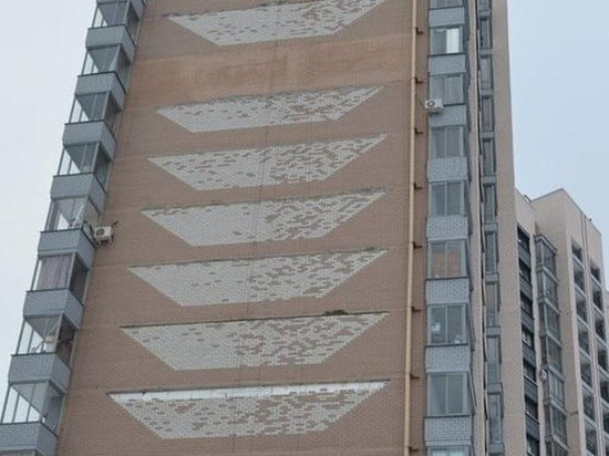 Фасад «рушится» в элитном доме «Облака» в Новоалтайске: объясняем, что там на самом деле