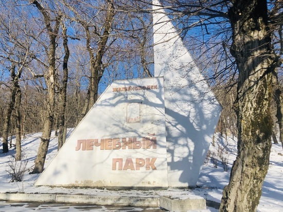 Стелу у входа в Курортный парк отремонтируют в Железноводске