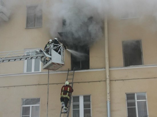 Из горящего дома на Будапештской улице эвакуировали 70 человек