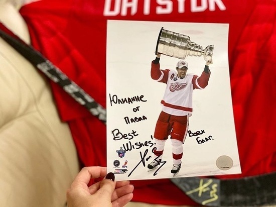Хоккеист Дацюк передал клюшку в поддержку больной девочки из Югры