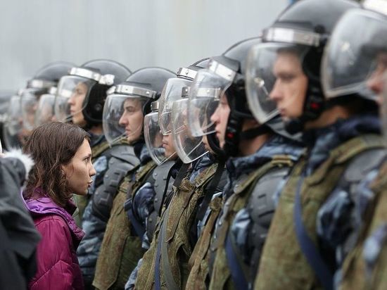 Власти наказали полицейских за силовой разгон митингов оппозиции в 2019 году