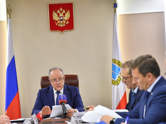 Радаев вошел в Топ-40 губернаторов за критику министра, купившего лавочки в другом регионе