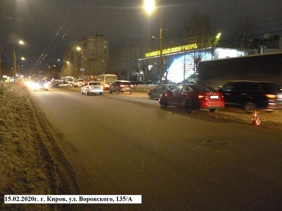 В Кирове водитель "Хендэ" спровоцировал массовое ДТП с автобусами