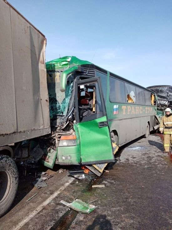 Реанимирован еще один пассажир, пострадавший в массовой жесткой аварии в Калмыкии