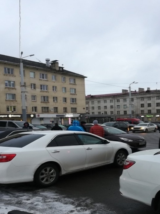 Припарковаться возле петрозаводского ж/д вокзала теперь можно только за деньги