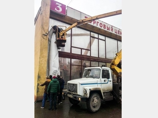 В феврале в Смоленске убрали 20 незаконных рекламных конструкций