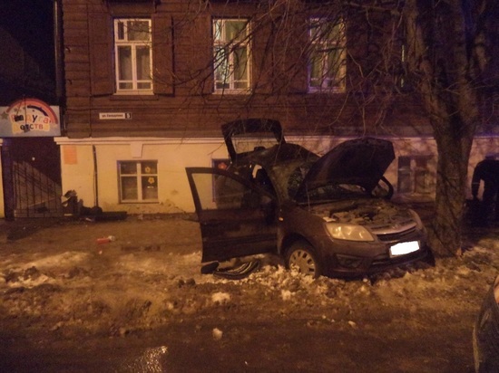 ДТП в Костроме: «LADA Granta» — в хлам, водитель и пассажиры — в больнице