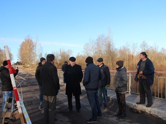 Через реку в Пушкиногорском районе рядом с аварийным мостом поставят временный