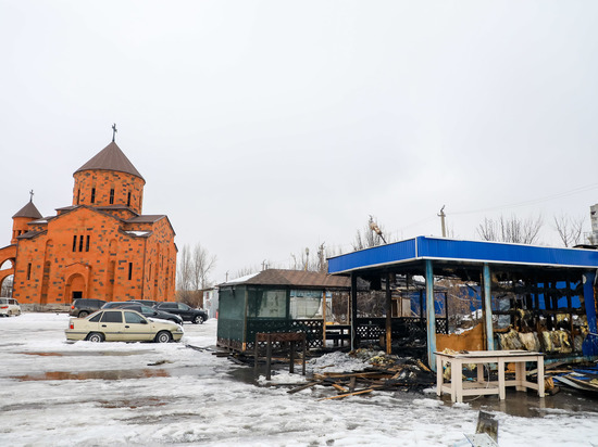 Очевидцы сообщают о пожаре на территории храма в Волгограде