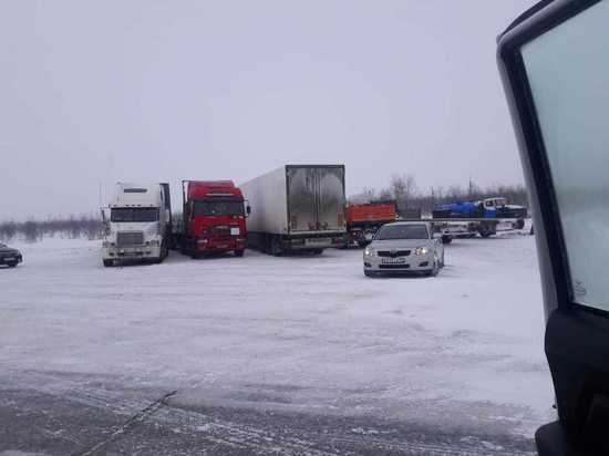 Застрявших у поселка Пангоды автомобилистов удалось спасти